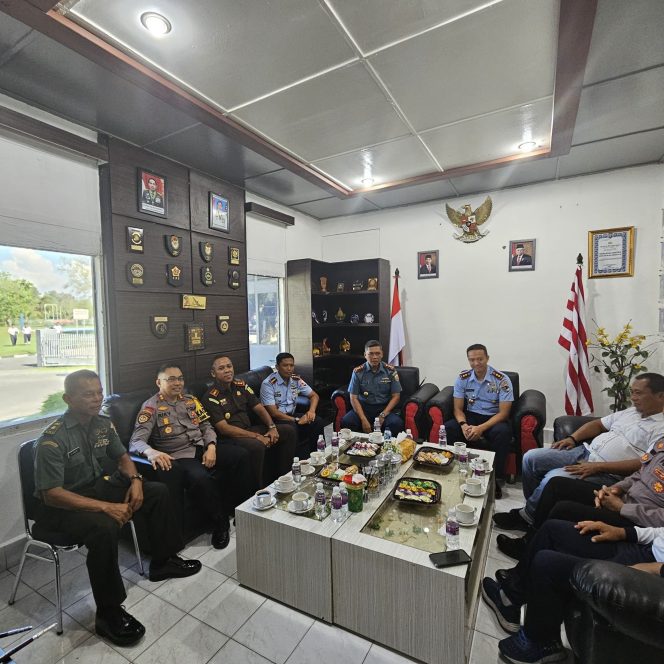 
					Lanal Bintan Ciptakan Soliditas TNI-POLRI Dengan Coffee Morning
