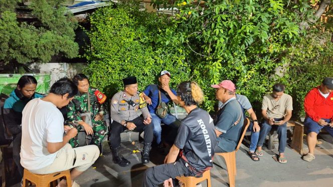 
					Bhabinkamtibmas Bersama Babinsa Gelora Sampaikan Imbauan Kepada FBR 0362 Gelora