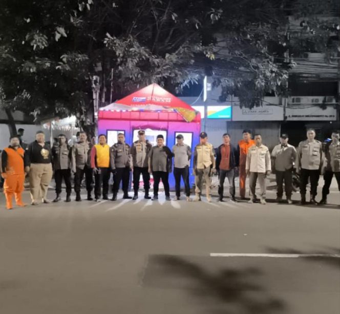 
					Polsek Metro Gambir Gelar Patroli Kamtibmas di Jl. Sukarjo Wiryopranoto, Antisipasi Tawuran dan Kejahatan Jalanan