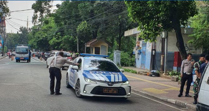 
					Polsek Metro Gambir Tertibkan Parkir Liar di Sekitar Monas