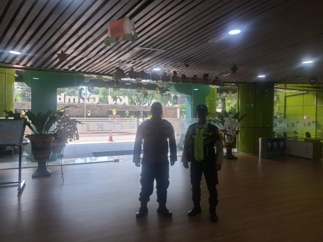 
					Polsek Metro Gambir Hadirkan Rasa Aman di Tengah Arus Balik Lebaran di Stasiun Gambir