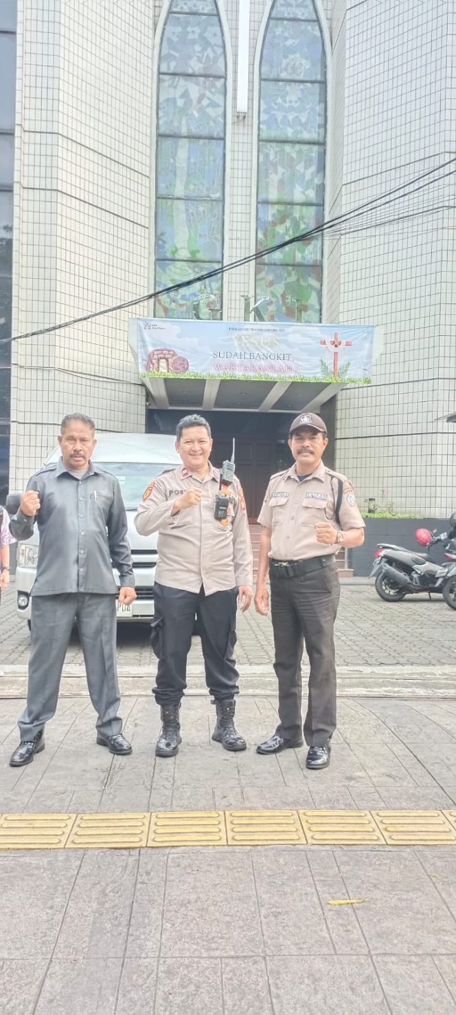 
					Polisi Amankan Misa Jumat Agung di Gereja GKI Wahid Hasyim