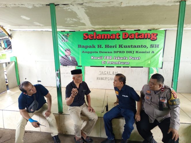 
					Tak Ada Tempat untuk Premanisme! Polsek Tanah Abang Tertibkan Bendera Ormas Ilegal