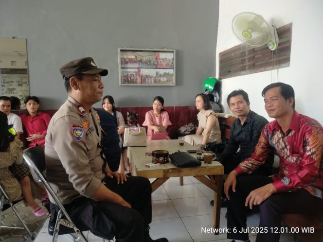 
					Aiptu Baktiar Sambangi Gereja GNKP, Teguhkan Toleransi dan Jaga Ibadah Minggu Tetap Aman