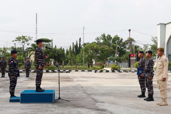 
					Wujud Nyata Kedisiplinan, Loyalitas, dan Rasa Cinta Tanah Air, Lanal Dumai Gelar Upacara Rutin 17 an
