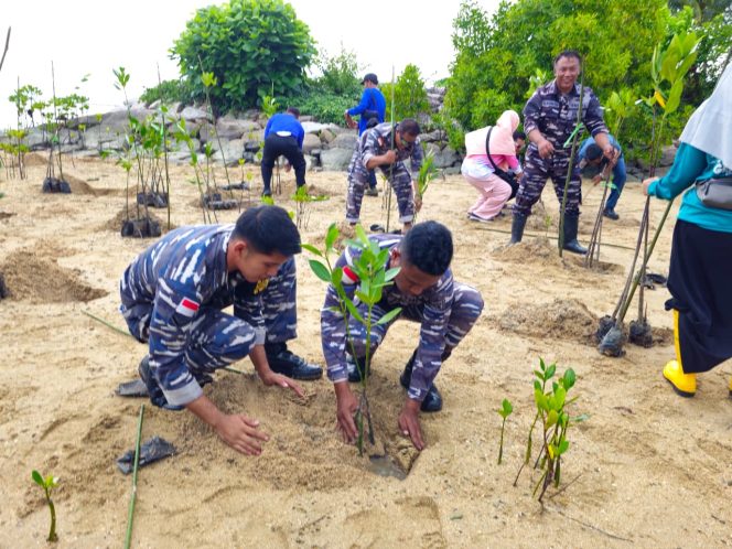 
					Kepedulian Lanal Bintan Dalam Peran Sertanya Selamatkan Pantai Dari Abrasi