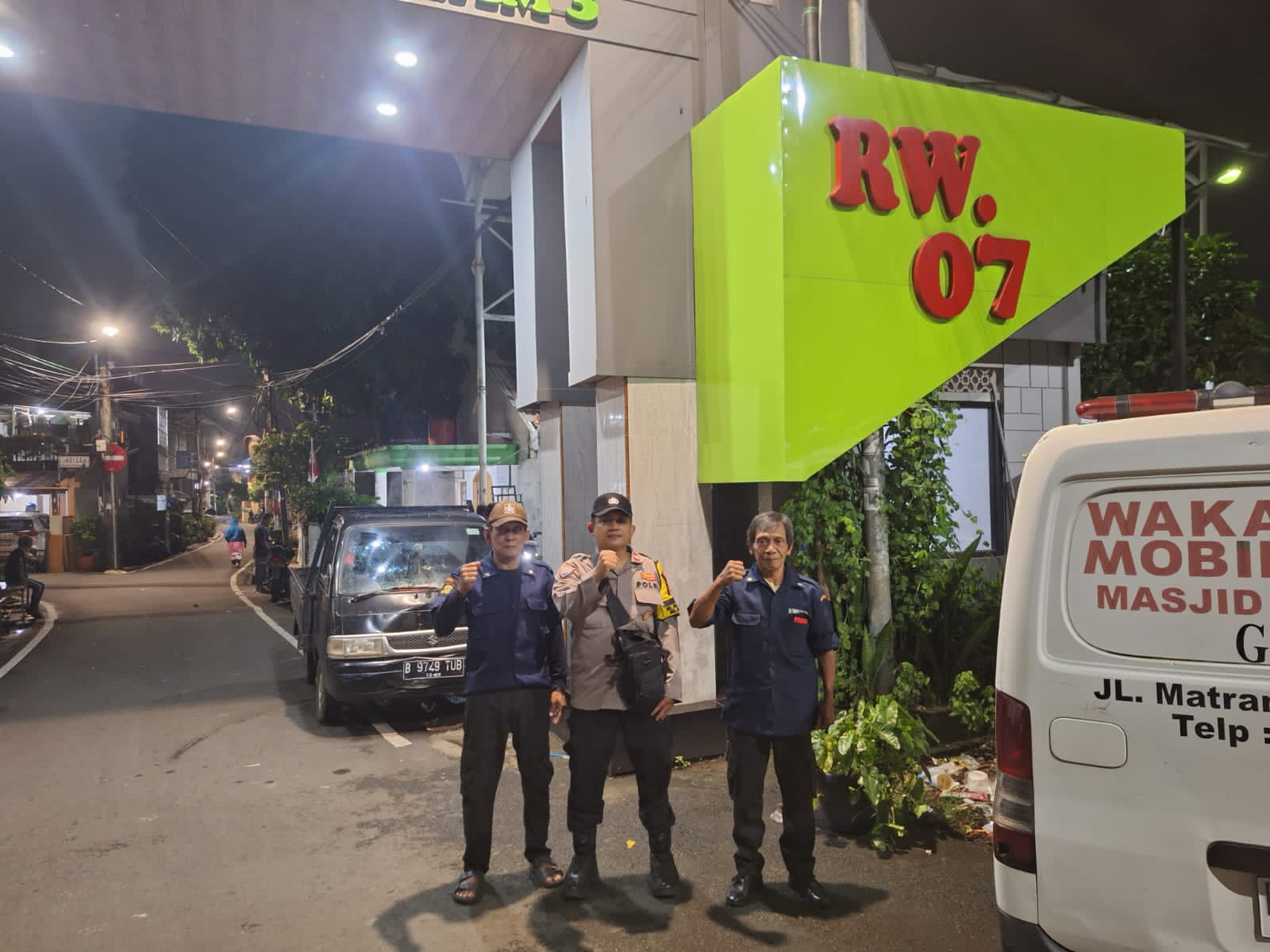 Bhabinkamtibmas Pegangsaan Sambangi Satkamling Dinihari, RT 02 RW 07 Diminta Tingkatkan Kewaspadaan