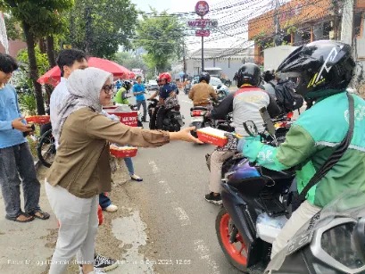 Jum’at Berkah BRI Peduli: BO Ampera Sambangi Driver Ojol dan Pedagang Keliling