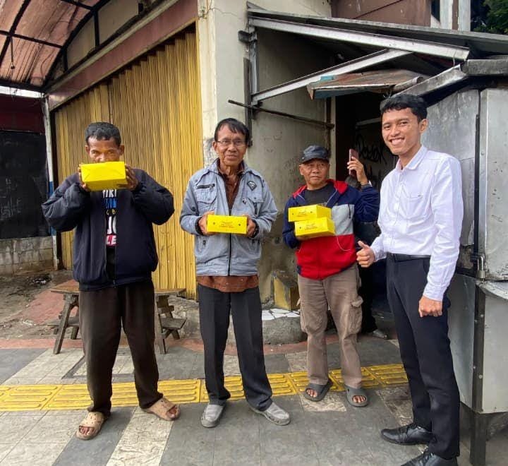 BRI Bogor Pajajaran Gelar Jumat Berkah, Bagikan Ratusan Paket Makanan untuk Warga dan Panti Asuhan