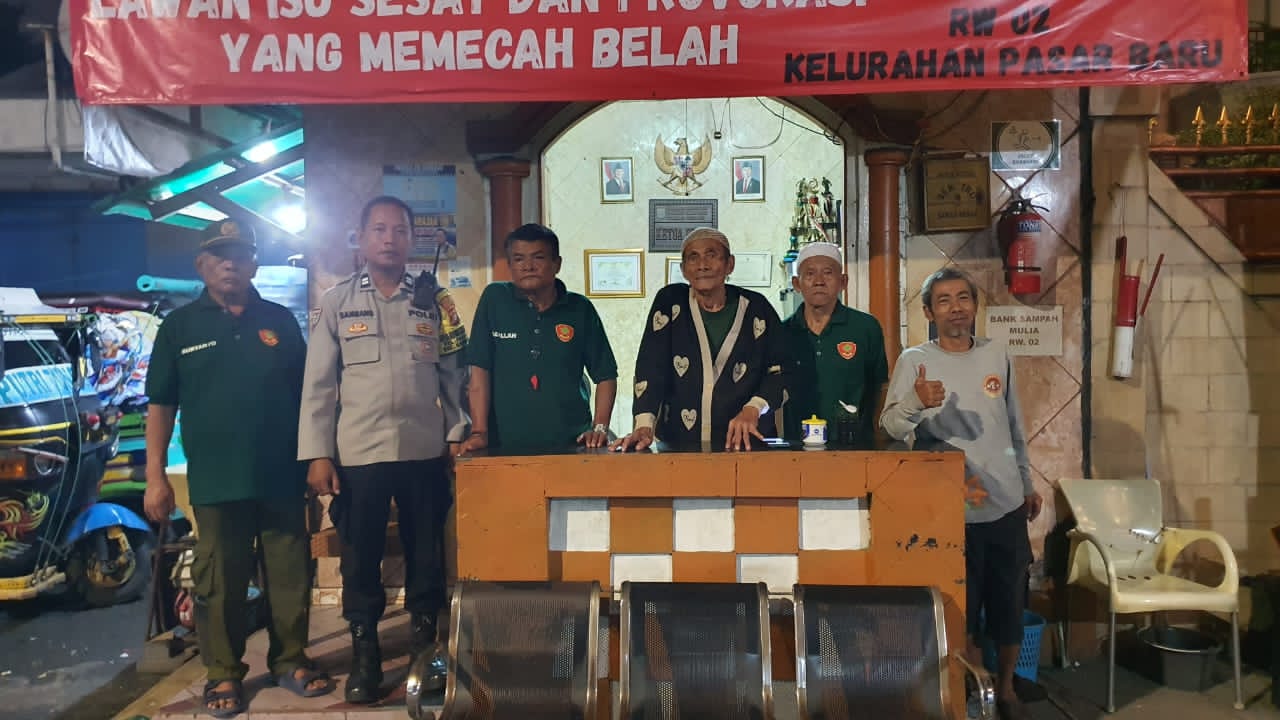 Sambang Malam Bhabinkamtibmas, Di Pos Sat Kamling RW. 02 Pasar Baru