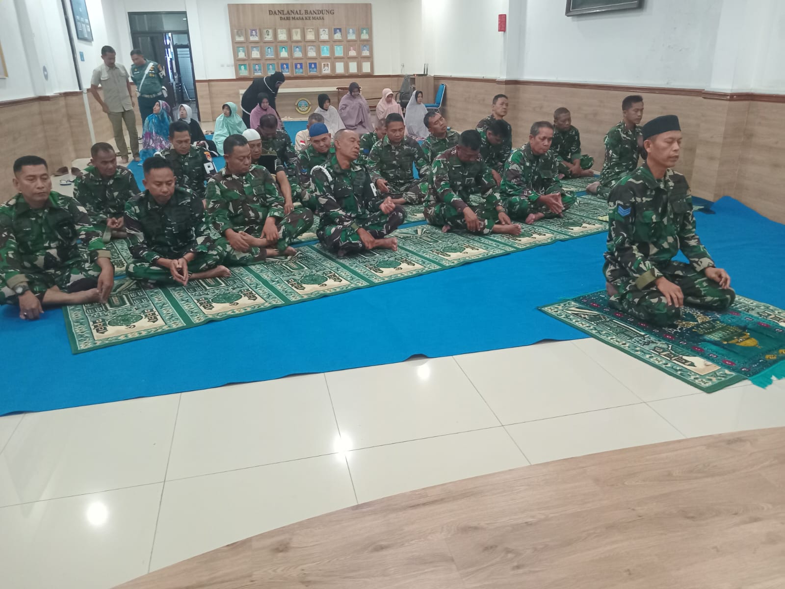 Personel Pangkalan TNI AL Bandung Gelar Sholat Ghaib, Zikir, dan Doa Bersama Untuk Korban Longsor di Kabupaten Bandung Barat