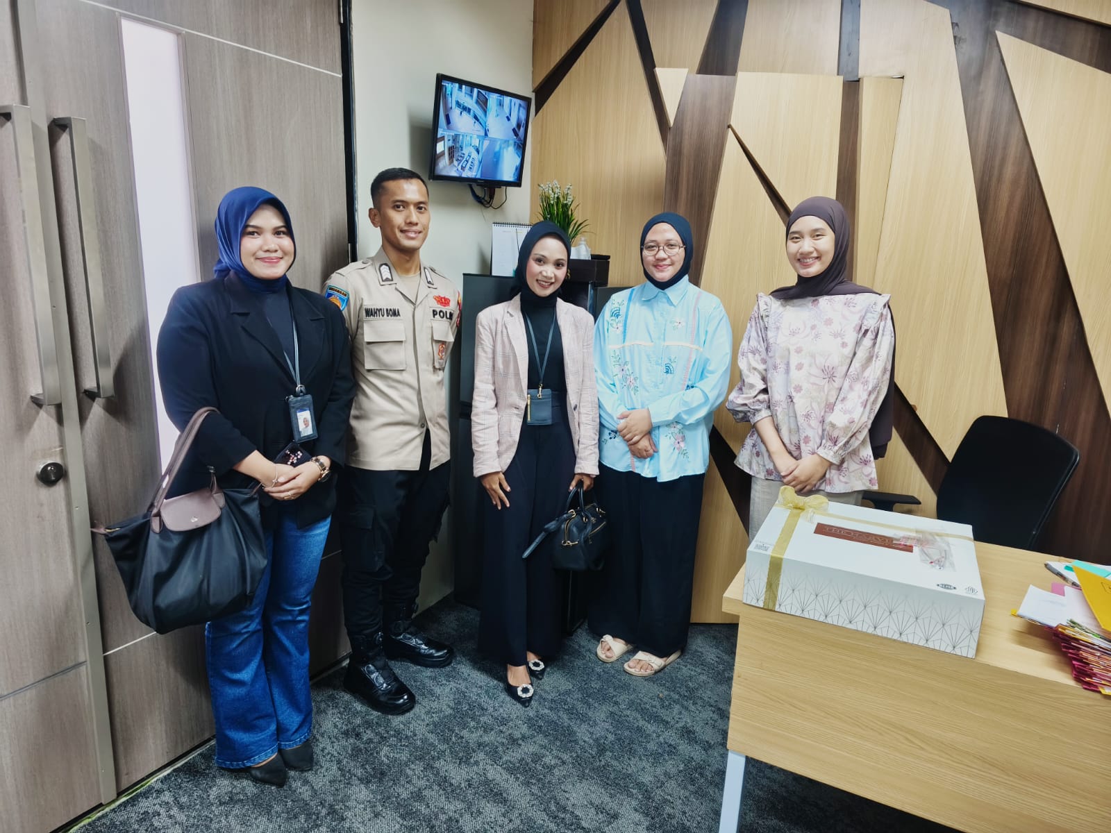 BRI Kunjungi Polres Metro Tangerang Kota dalam Rangka Pemberian Ucapan Ulang Tahun Kapolres