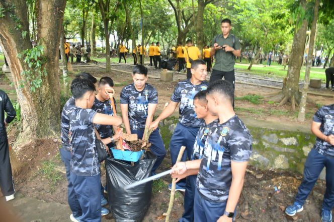 
					Lanal Banjarmasin Bersama TNI, POLRI dan Pemda Kalimantan Selatan Laksanakan Bakti Kebersihan