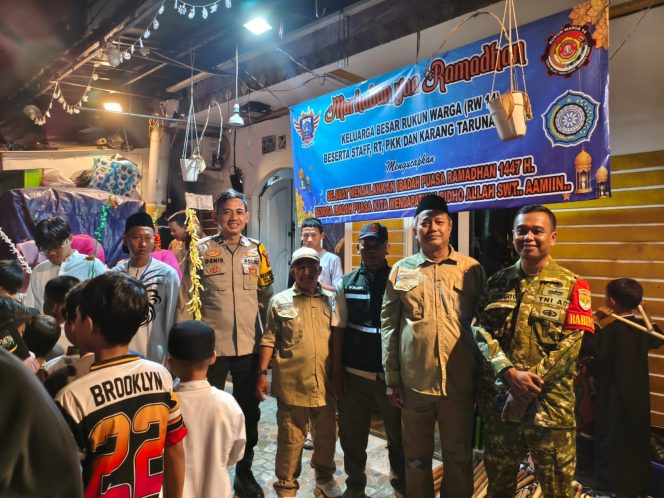 
					Bhabinkamtibmas Kebon Melati Monitoring Pawai Obor Warga RW 014 Sambut Ramadhan 1447 H