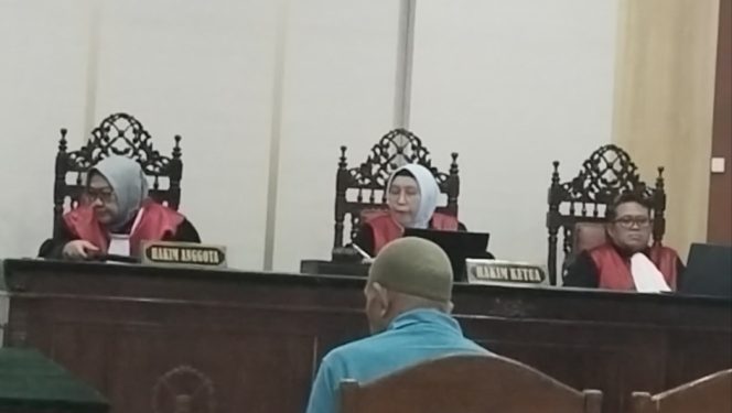 
					Agenda Sidang Kali Ini Fokus Pada Pembacaan Dupilk. Dari Pihak Penaset Hukum Terdakwa.